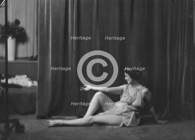 Duncan, Isadora, portrait photograph, between 1916 and 1918. Creator: Arnold Genthe.