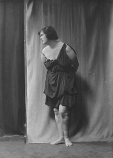 Duncan, Isadora, portrait photograph, between 1916 and 1918. Creator: Arnold Genthe