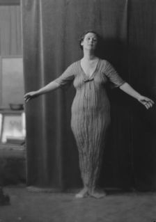 Duncan, Isadora, portrait photograph, between 1916 and 1918. Creator: Arnold Genthe