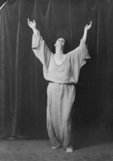 Duncan, Isadora, portrait photograph, between 1916 and 1918. Creator: Arnold Genthe