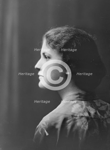Duncan, Temple, Miss, portrait photograph, 1917 Aug. 27. Creator: Arnold Genthe.