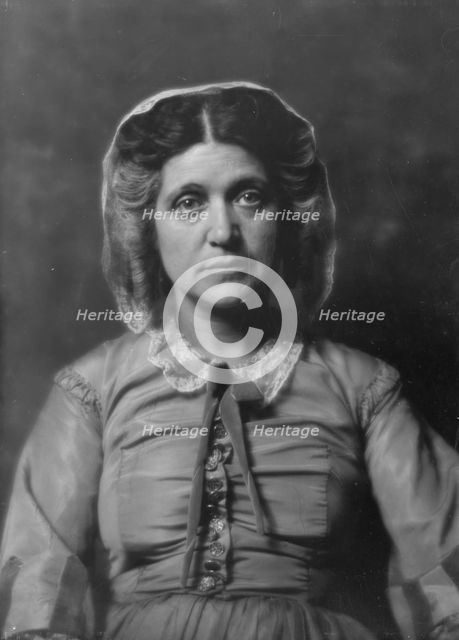 Dunn, Emma, Miss, portrait photograph, 1917 May 21. Creator: Arnold Genthe.