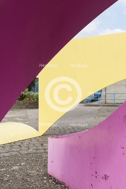 'Dunstable Reel', sculpture by Philip King, Countesthorpe, Leicestershire, 2015 Artist: Steven Baker.