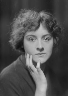 Dupell, Gladys, Miss, portrait photograph, 1916 Jan. 18. Creator: Arnold Genthe
