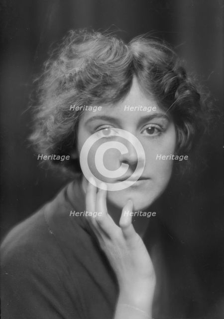 Dupell, Gladys, Miss, portrait photograph, 1916 Jan. 18. Creator: Arnold Genthe.