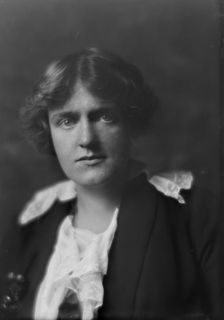Dupont, Ellen, Miss, portrait photograph, 1915 July 2. Creator: Arnold Genthe