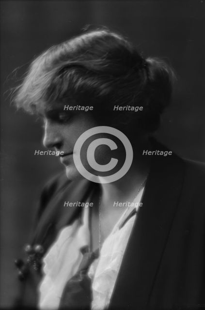Dupont, Ellen, Miss, portrait photograph, 1915 July 2. Creator: Arnold Genthe.