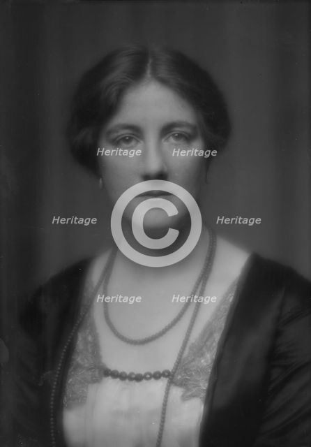 Duquesne, Mrs., portrait photograph, 1913. Creator: Arnold Genthe.