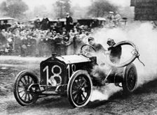 Duray driving a De Dietrich in the Vanderbilt Cup, Long Island, NY, USA, 1906