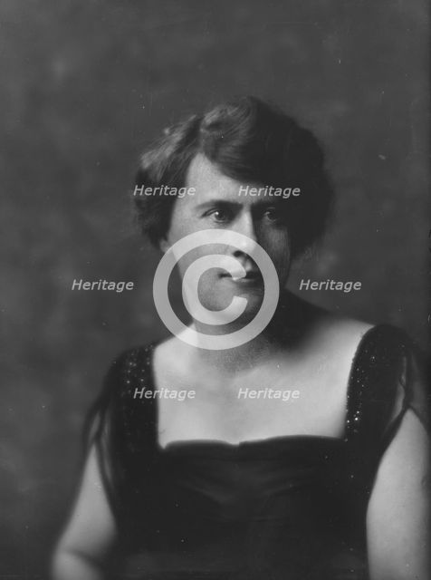 Emerson, L., Mrs., portrait photograph, 1917 May 16. Creator: Arnold Genthe.