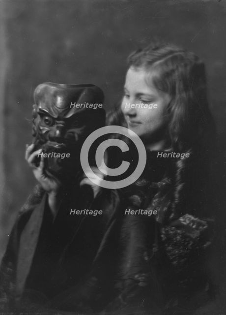 Emerson, Lillian, Miss, portrait photograph, 1917 May 16. Creator: Arnold Genthe.