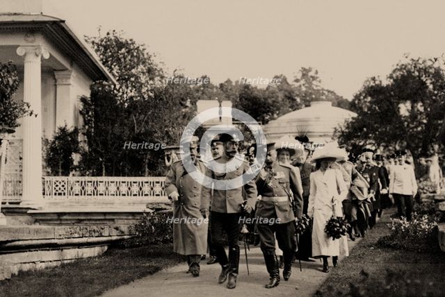 Emperor Nicholas II. accompanied by General Mikhail Putjatin at the exhibition in Tsarskoye Selo, 19