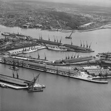 Empress and Ocean Docks, Southampton, Hampshire, 1961. Artist: Aerofilms