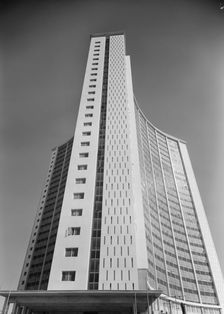 Empress State Building, Lillie Road, Earl's Court, Hammersmith and Fulham, London, 05/06/1962. Creator: John Laing plc