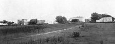 En Cameroun devenu francais: l'ancien poste allemand de Banyo, l'un des plus beaux du... 1916. Creator: Unknown