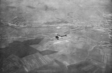 'En Chasse; A 2,000 metres; un monoplan "parasol" volant en pleine vitesse, au-desses..., 1915. Creator: Unknown