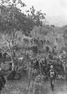 En Afrique, Dans le Sud-Ouest Africain; Troupes Britanniques dans la brousse..., 1914 (1924). Creator: Unknown