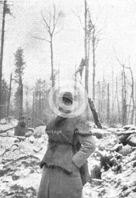 ''En Alsace; Le soir du 26, une neige abondante servit de linceul aux cadavres', 1915. Creator: Unknown.
