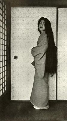 En Deshabille 1910. Creator: Herbert Ponting