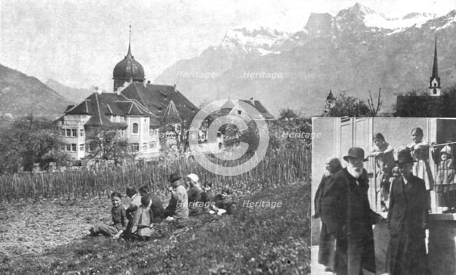 ''En Exil; Le chateau de Zizers, dans les Grisons, residence d'exil du roi detrone de Baviere..., 19 Creator: Unknown.