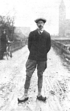 'En Exil; Le kronprinz a Oosterland; chausse de sabots, en gilet de chasse, c'est en cette tenue qu Creator: Unknown