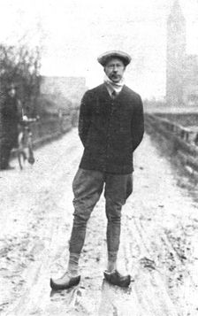 'En Exil; Le kronprinz a Oosterland; chausse de sabots, en gilet de chasse, c'est en cette tenue qu Creator: Unknown