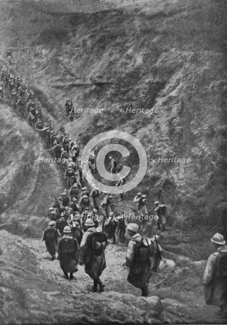 'En Macedoine. --Nos operations de police a la frontiere greco-serbe: une compagnie trave..., c1916. Creator: Unknown.