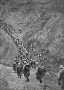 En Macedoine; Nos operations de police a la frontiere greco-serbe: une compagnie d'infanterie franc Creator: Unknown