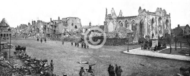 ''En territoire libere; La grande place de Peronne a l'entredes troupes britanniques, le 18 mars 191 Creator: Unknown.