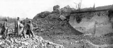 En territoire libere; Le general Franchet d'Esperey devant les ruines du chateau historique de Ham Creator: Unknown