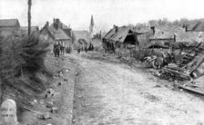 En territoire libere; L'entrée, a l'Est, de la petit ville de Nesle, ou les troupes de poursuite fr Creator: Unknown