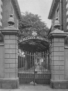 Entrance gateway, Berkeley's Hospital, Worcester, Worcestershire, 1924