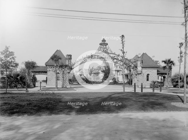 Entrance to Audubon Place, New Orleans, La., c1903. Creator: Unknown.