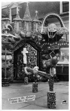 Entrance to Dr Palmer's Little Bit o Heaven, Davenport, Iowa, USA