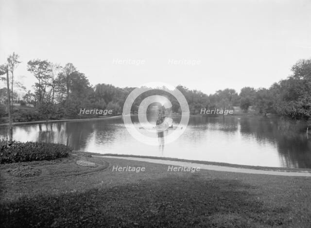Entrance to Wade Park, Cleveland, O[hio], between 1900 and 1906. Creator: Unknown.