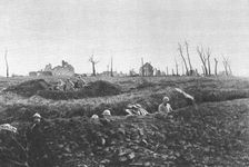 Entre la Somme et l'oise; Etablissement de positions de repli en avent d'une ferme detruite 1918. Creator: Unknown