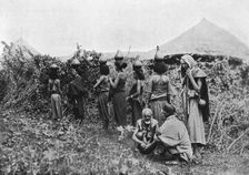 'Environs de Harar. Jeunes filles Gallas revenant du puits; Le Nord-Est Africain 1914. Creator: Unknown