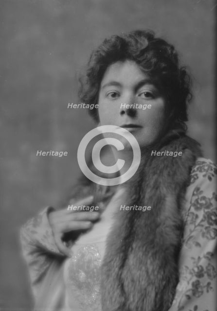 Endicott, George, Mrs., portrait photograph, 1916 Jan. 24. Creator: Arnold Genthe.