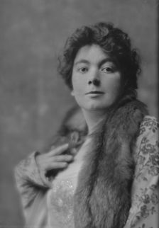 Endicott, George, Mrs., portrait photograph, 1916 Jan. 24. Creator: Arnold Genthe