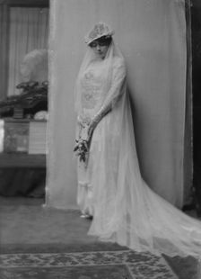 Endicott, George, Mrs., portrait photograph, 1916 Jan. 24. Creator: Arnold Genthe