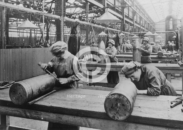 English women finishing a 9.2 shell, between c1915 and 1917. Creator: Bain News Service.