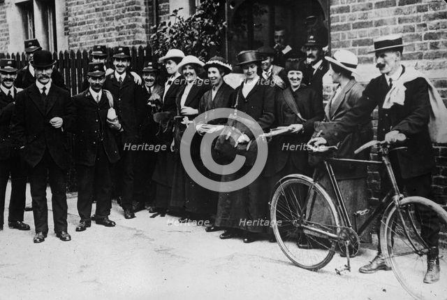 English Post women, between c1915 and c1917. Creator: Bain News Service.