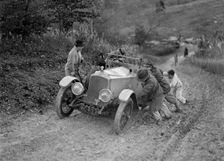 EA Beale's Vauxhall 30-98 Velox 4 seater receiving a push during the Inter-Varsity Trial, 1930. Artist: Bill Brunell