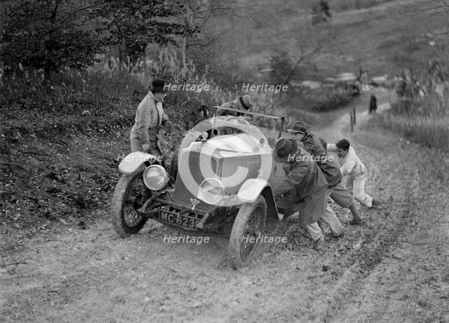 EA Beale's Vauxhall 30-98 Velox 4 seater receiving a push during the Inter-Varsity Trial, 1930. Artist: Bill Brunell.