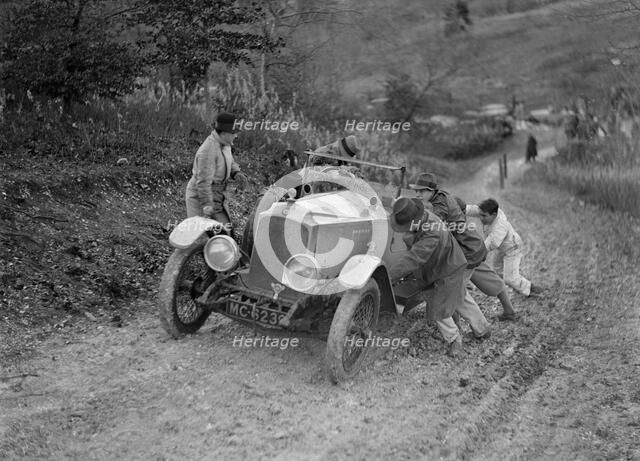 EA Beale's Vauxhall 30-98 Velox 4 seater receiving a push during the Inter-Varsity Trial, 1930. Artist: Bill Brunell.
