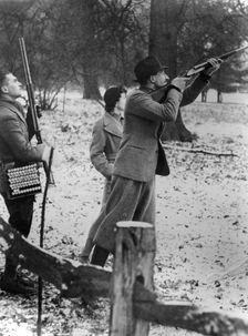Earl of Shrewsbury, Miss Lane and their chauffeur on a shoot, c1946