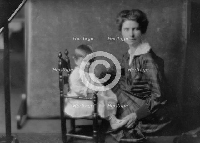 Earle, Mrs., and baby, portrait photograph., 1916 Apr. 22. Creator: Arnold Genthe.