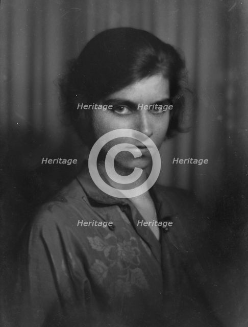Earle, Mrs., portrait photograph, 1916 Apr. 22. Creator: Arnold Genthe.