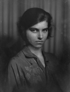Earle, Mrs., portrait photograph, 1916 Apr. 22. Creator: Arnold Genthe