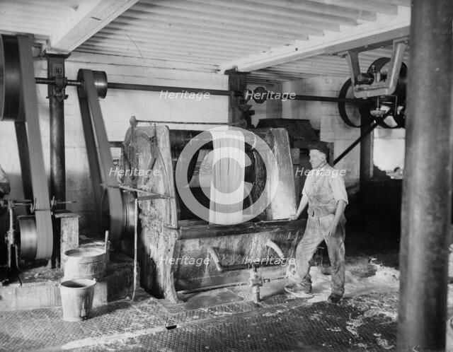 Early Blanket Factory, Witney, Oxfordshire, 1898. Washing blankets in the factory Artist: Henry Taunt